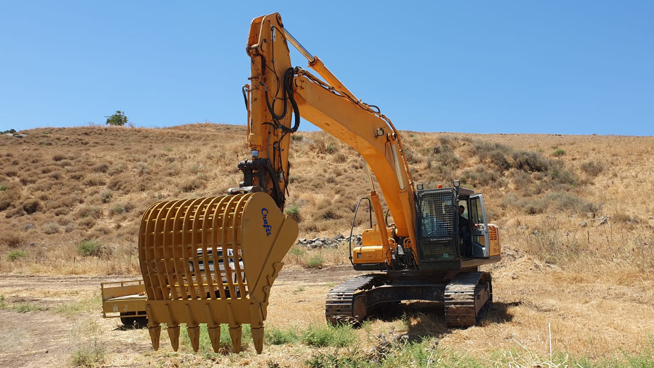 https://www.crafts-mfg.com/skeleton-bucket-for-material-sieving-work-product/